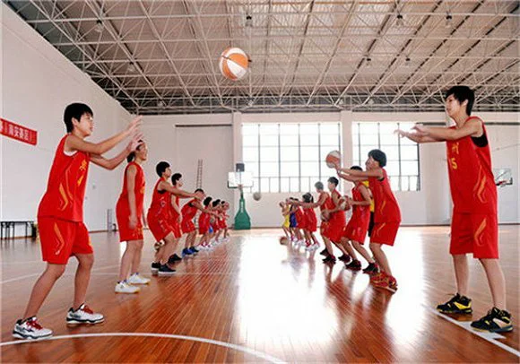 如何通过篮球训练和心理辅导提升自信_0